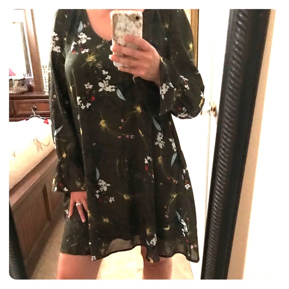JODIFL Dresses & Skirts - Boutique floral dress